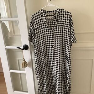 Black and cream houndstooth shirt dress